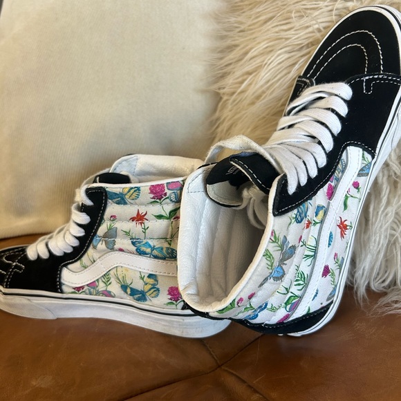 Vans high tops with butterfly accents - Picture 7 of 7